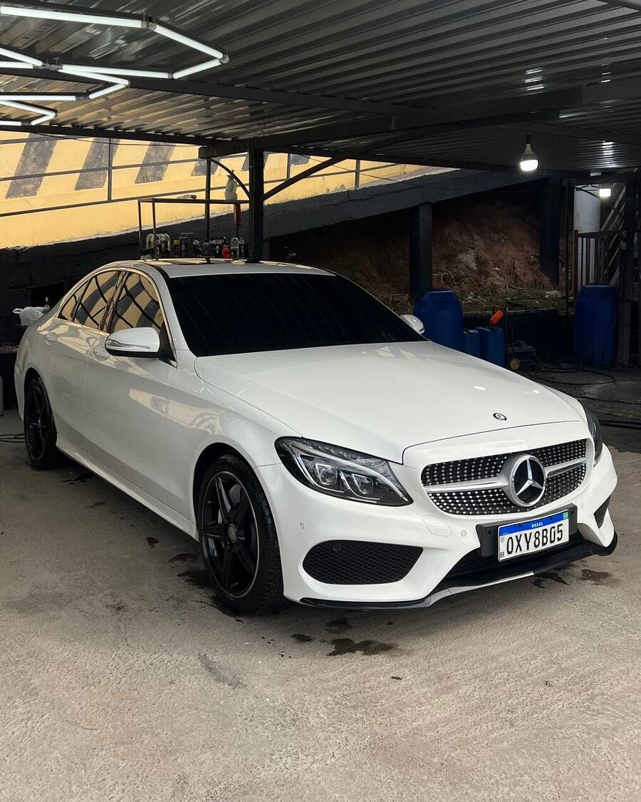 Mercedes branco limpo no box da Silva Details