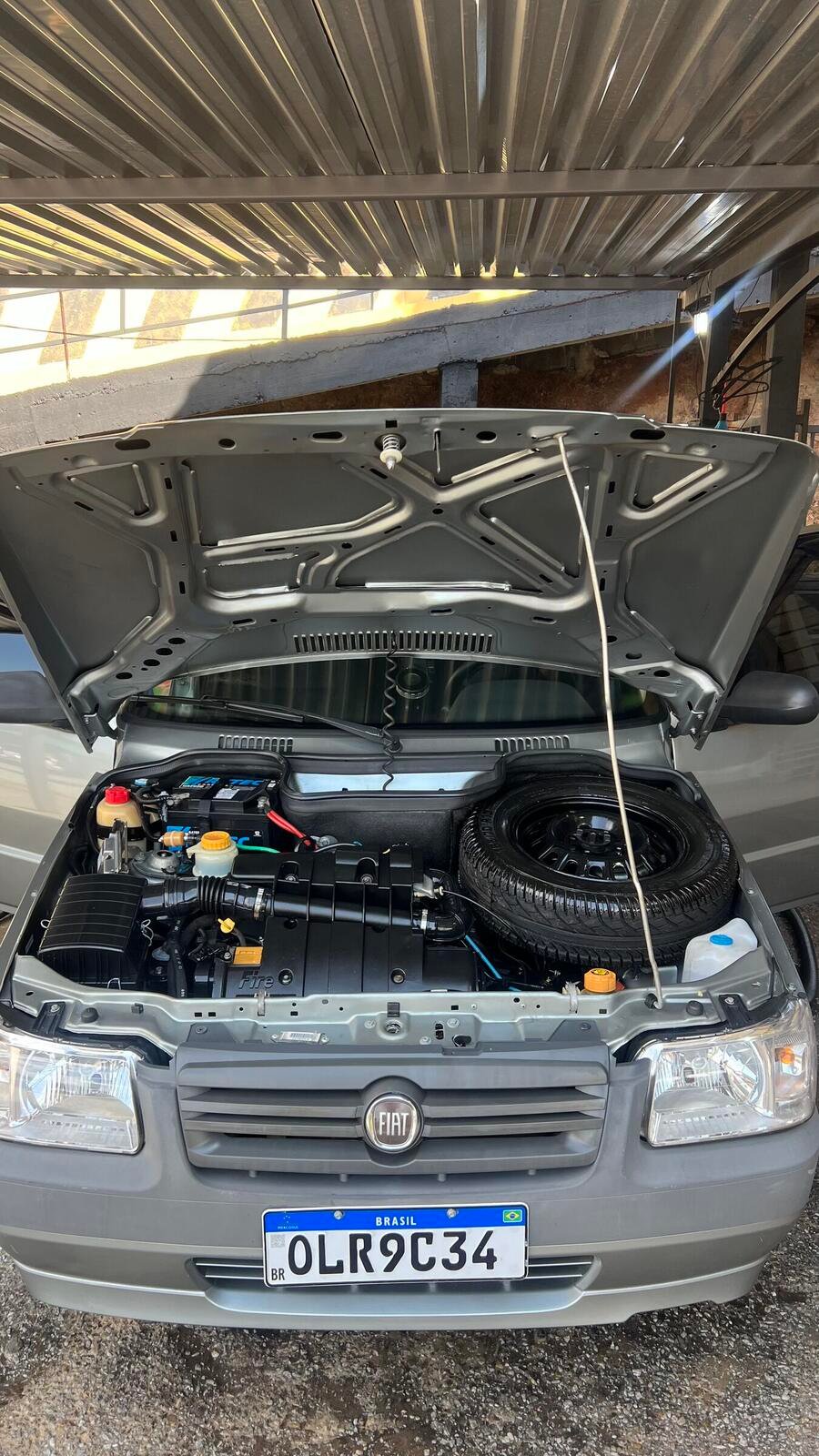 Cofre do motor limpo