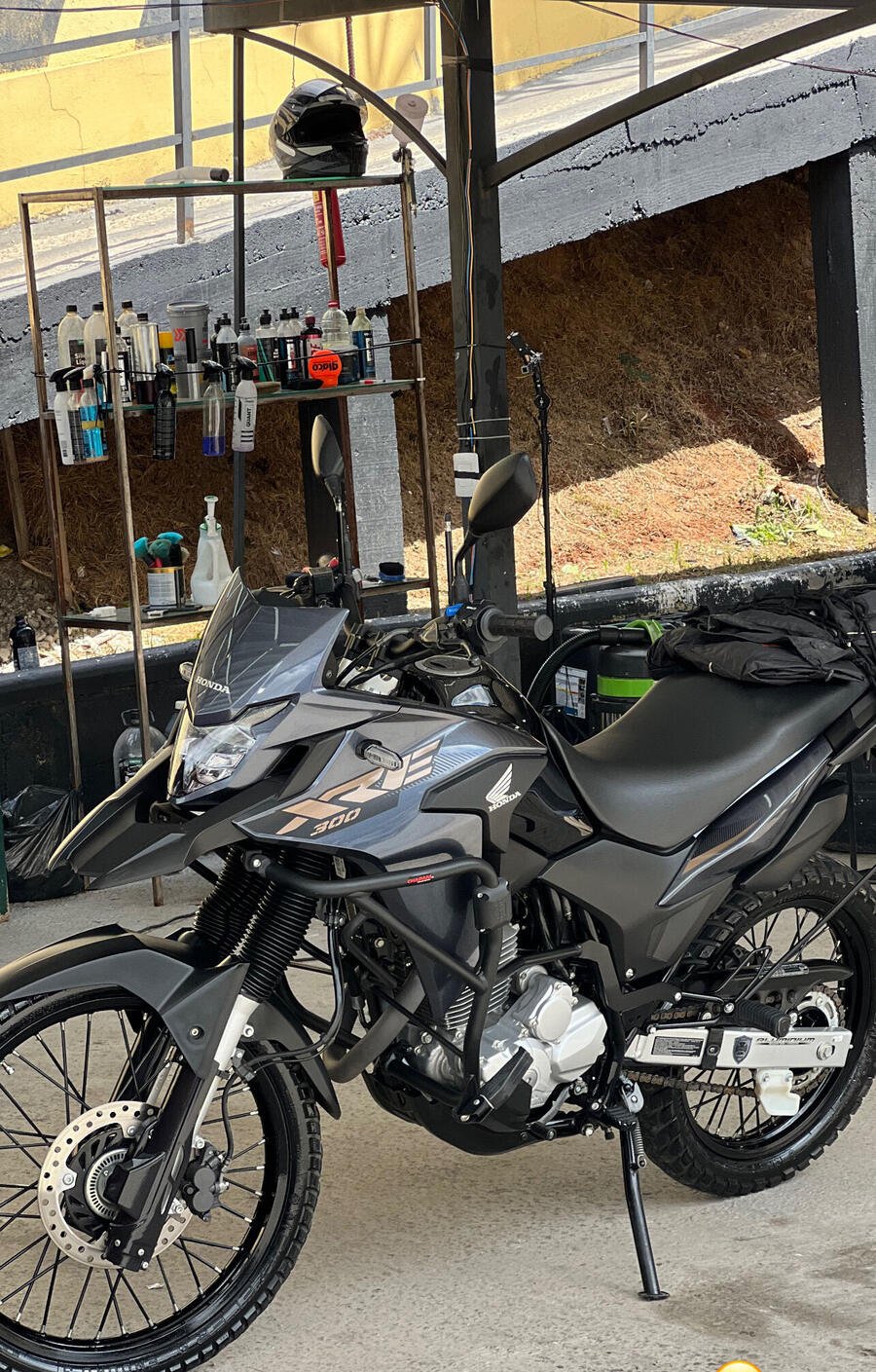 Honda XRE 300 limpa