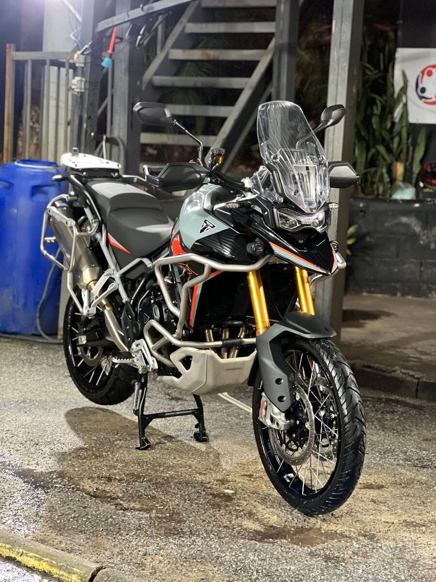 Triumph Tiger limpa no box